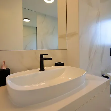 Apartment New With Swimming Pool Near The