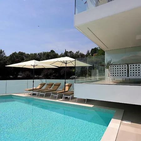 Apartment New With Swimming Pool Near The *