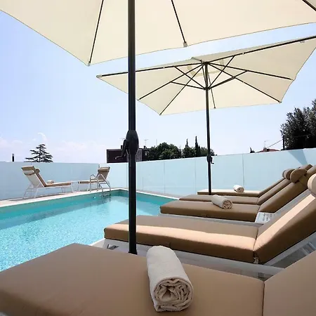 Apartment New With Swimming Pool Near The Icici