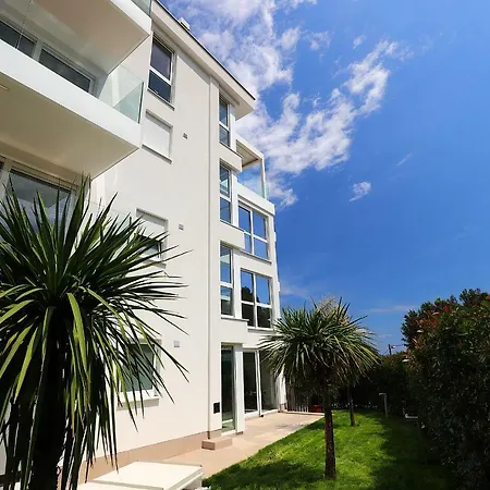 Apartment New With Swimming Pool Near The Icici