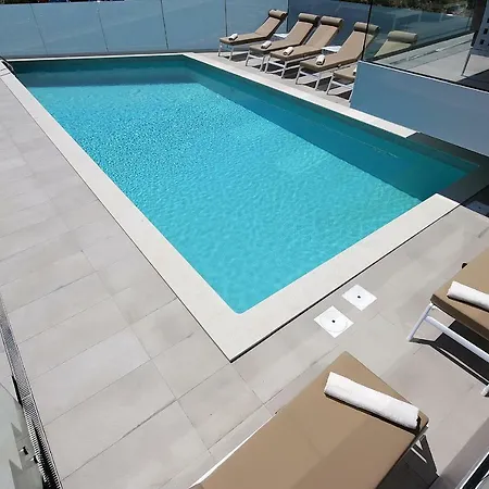 Apartment New With Swimming Pool Near The