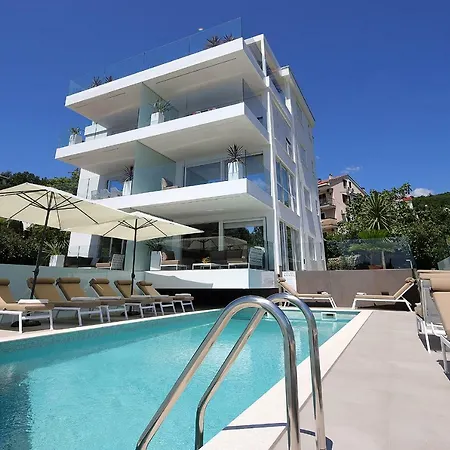 New With Swimming Pool Near The Apartment