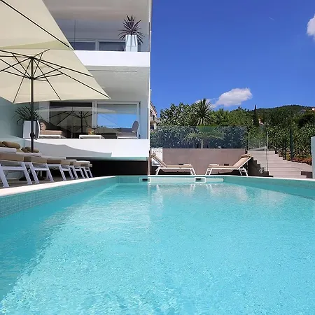 Apartment New With Swimming Pool Near The *